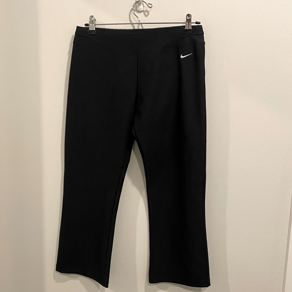 Nike Black Relaxed Leg Active Capri Leggings - Size M